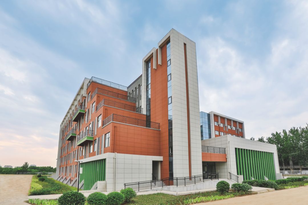 西安这家高校采用新莆京游戏大厅空气源热泵，打造全国一流众创孵化综合体